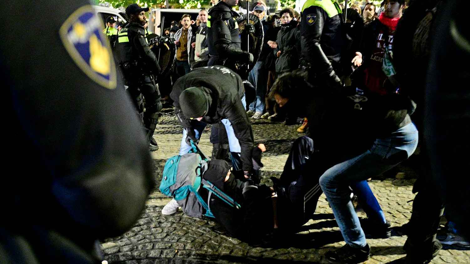 هولندا تحقق في "أعمال عنف" ضد مؤيدين للفلسطينيين (صور)