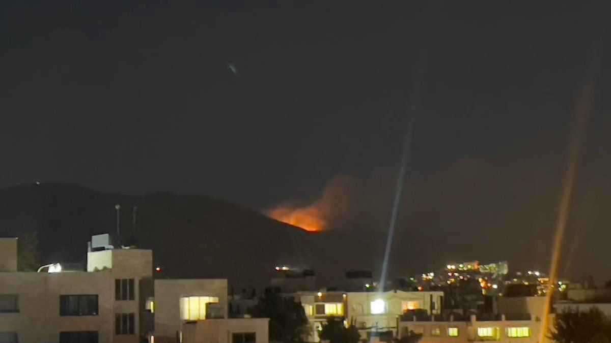 حريق "غامض" في قاعدة صاروخية للحرس الثوري جنوبي إيران (فيديو)