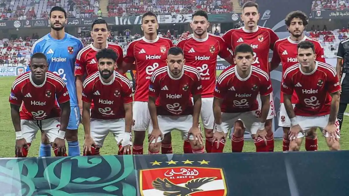 تحدث مع مدير الكرة.. غضب عارم من نجم الأهلي بعد خروجه من حسابات توروب