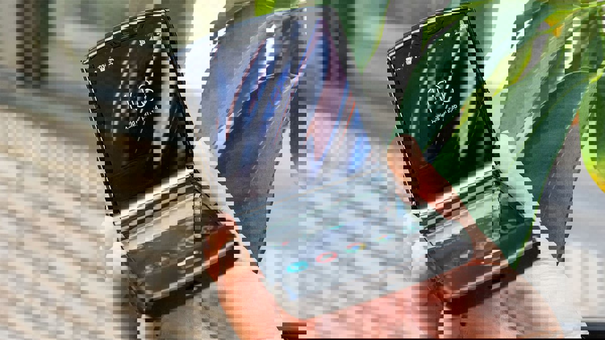 موتورولا تكشف عن موعد إطلاق هاتفها القابل للطي Razr 2022‎‎