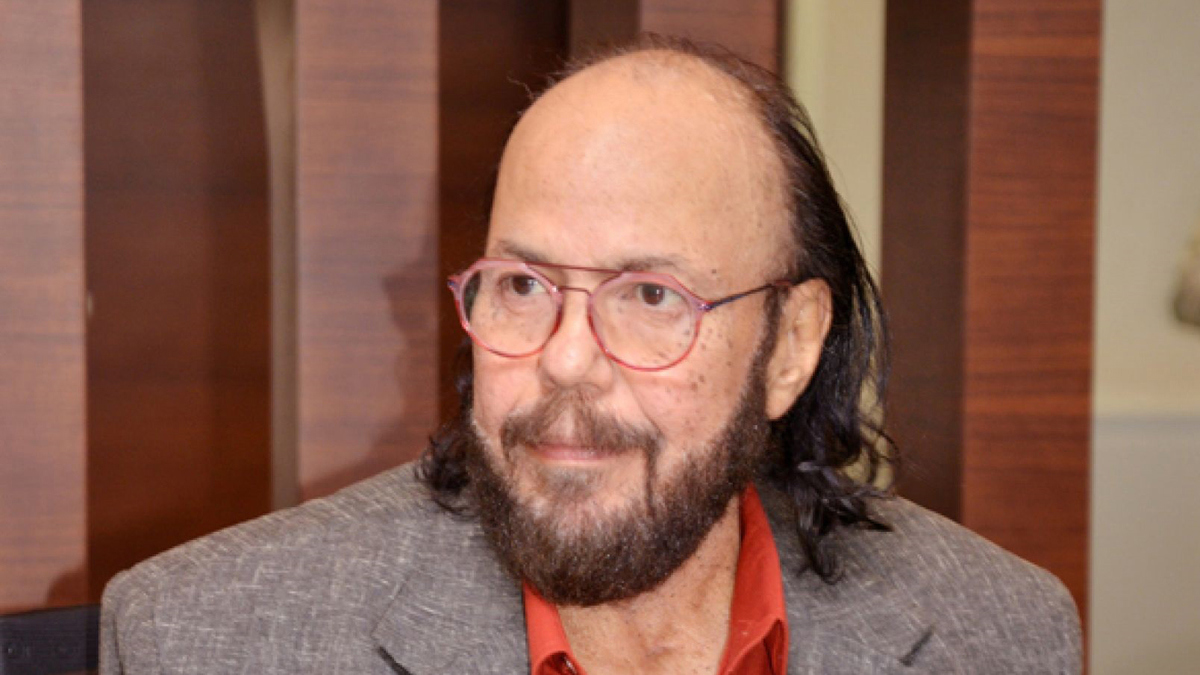 صدمة على وجوه نجوم الفن في عزاء طلعت زكريا (صور)