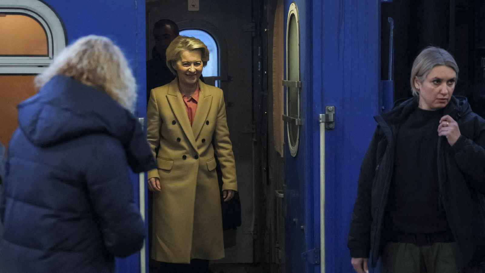 دعم ميزانية وتسهيلات عسكرية.. مساعدات أوروبية "مليارية" لأوكرانيا