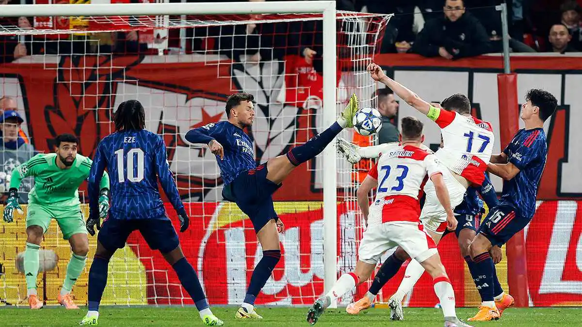 آرسنال يهزم سلافيا براغ ويحافظ على سجله المثالي في دوري أبطال أوروبا