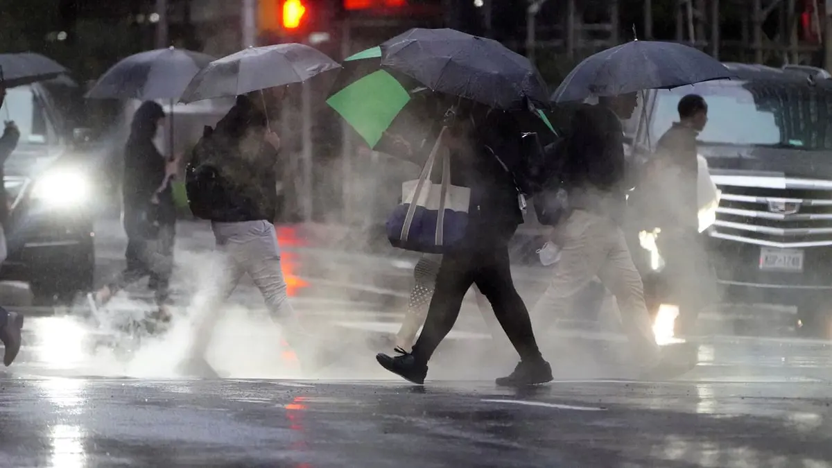 أمطار غزيرة تغرق شمال شرق أمريكا جراء "عاصفة" قد تستمر إلى الأحد