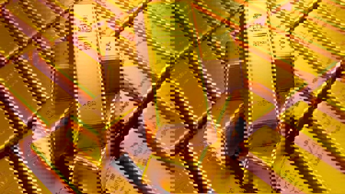 تراجع أسعار الذهب واتجاهه صوب ثالث ارتفاع شهري بفعل مخاوف كورونا