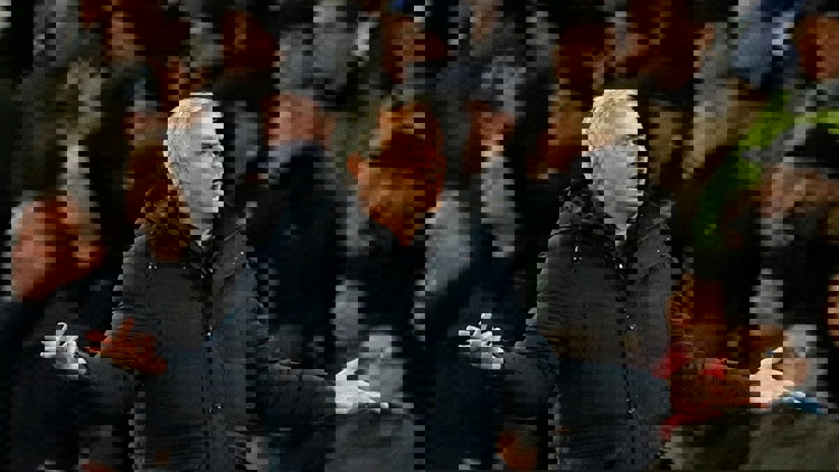 غاري نيفيل يفسد مقابلة تلفزيونية مع مورينيو بسبب دي خيا