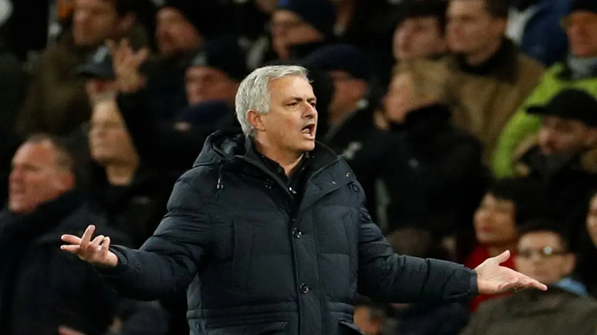 غاري نيفيل يفسد مقابلة تلفزيونية مع مورينيو بسبب دي خيا