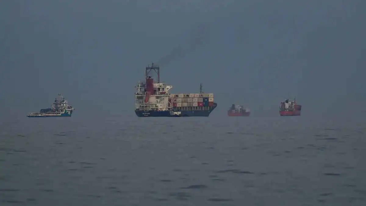 إيران تتجنب المخاطرة باختبار حصار ترامب وتقويض فرص الدبلوماسية