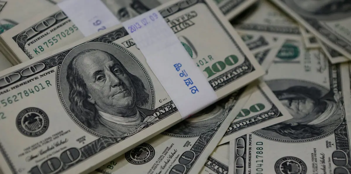 الدولار يرتفع مع زيادة عوائد السندات الأمريكية والإسترليني يواصل التراجع