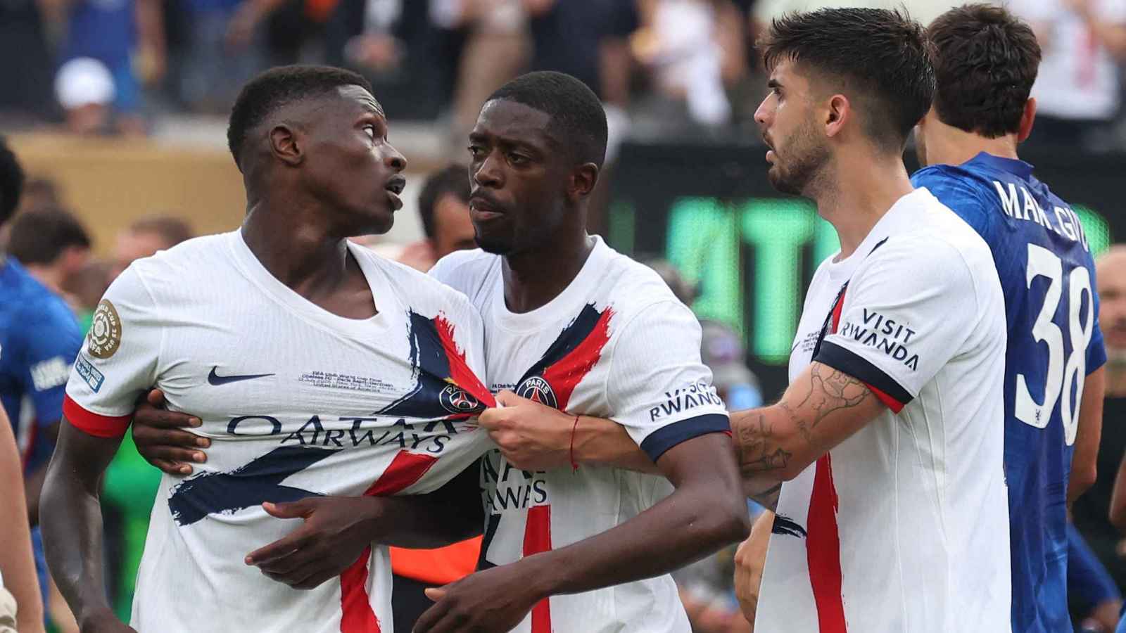 بعد خيبة نهائي كأس العالم للأندية.. نجم سان جيرمان يحسم مصيره مع النادي (صورة)