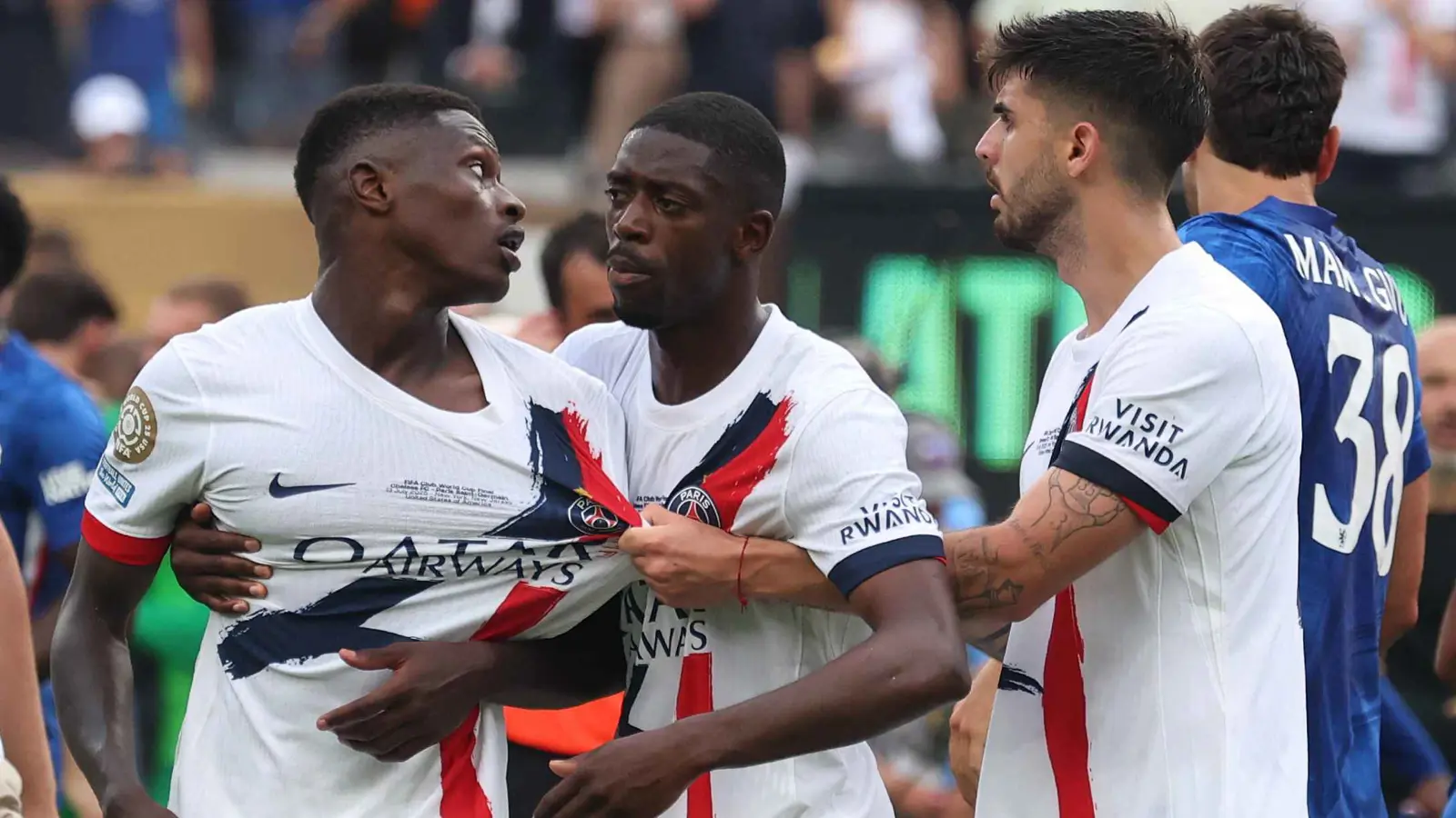 بعد خيبة نهائي كأس العالم للأندية.. نجم سان جيرمان يحسم مصيره مع النادي (صورة)