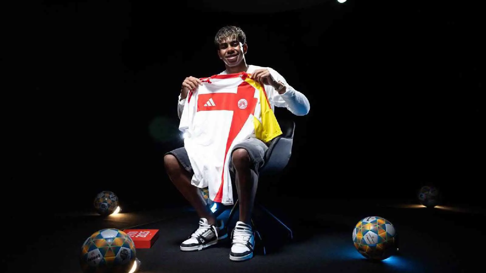 بخلاف إسبانيا.. ما المنتخب الذي ينوي لامين يامال ارتداء قميصه؟ (صور)