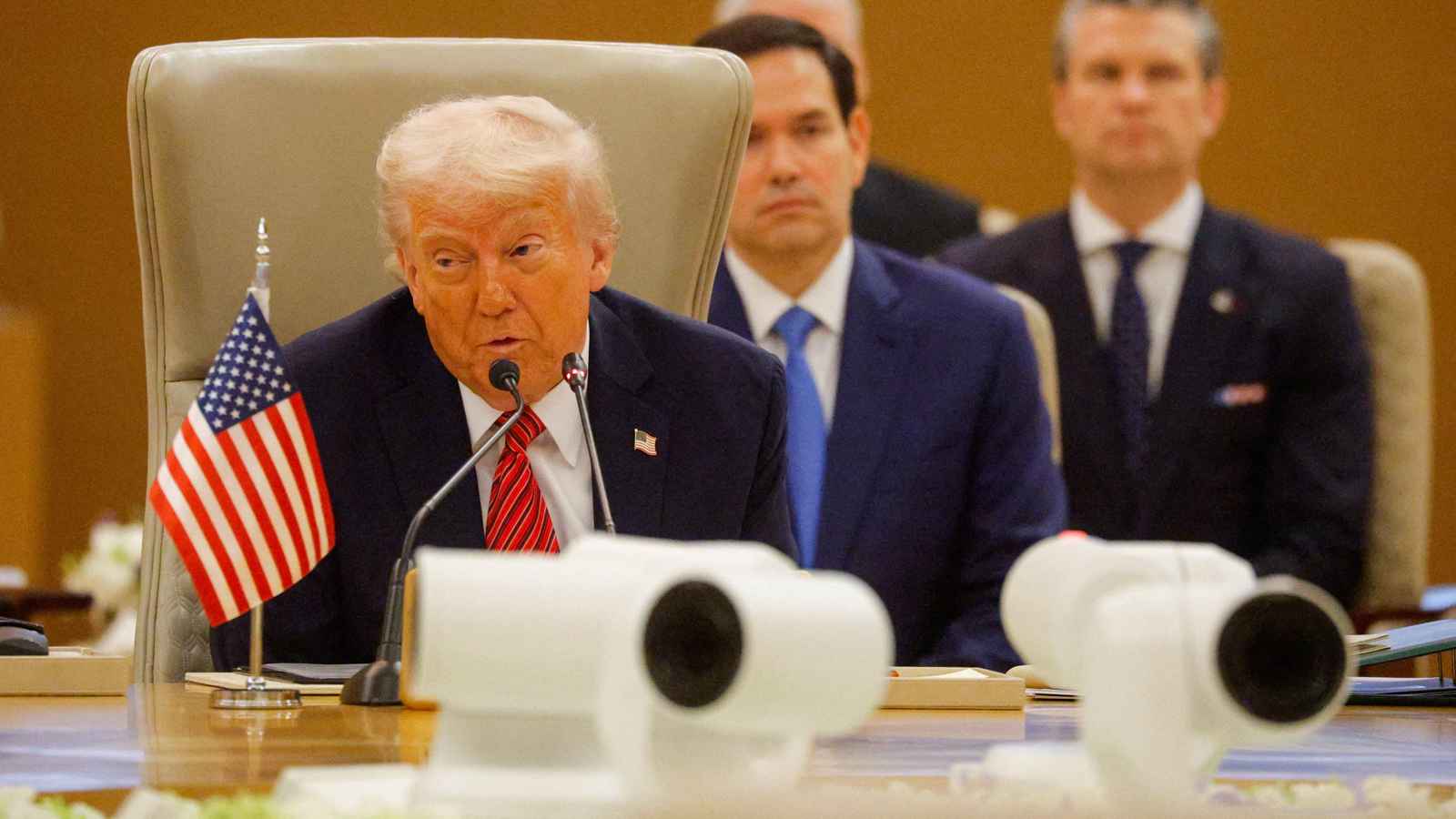 "حظ أوروبا ينفد".. سهام ترامب تشعل فتيل حرب تجارية مع "القارة العجوز"