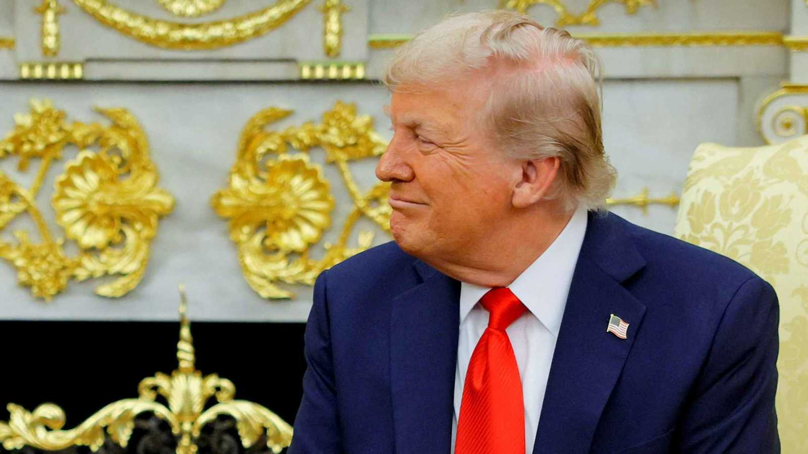 ترامب يوقع أمرًا بتخفيض الرسوم الجمركية على السيارات اليابانية