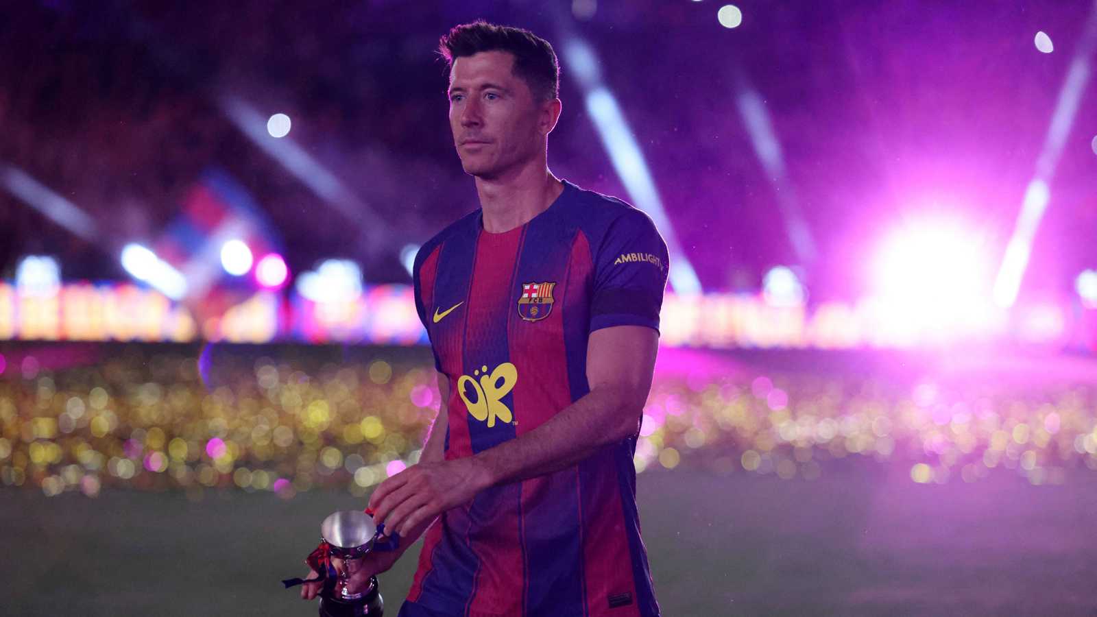 الهلال ونيوم يترقبان.. ليفاندوفسكي يفتح باب الرحيل عن برشلونة 