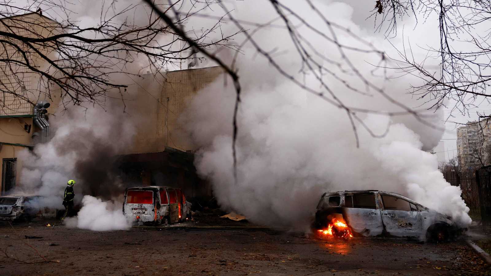 مقتل شخصين وإصابة 24 بهجوم روسي على كييف (فيديو)