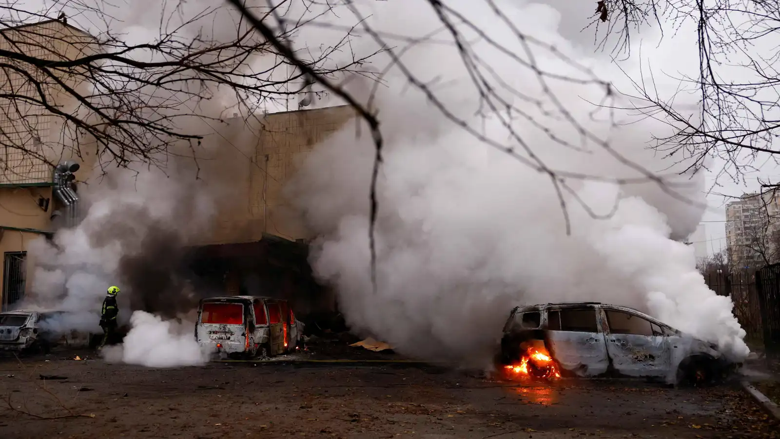 مقتل شخصين وإصابة 24 بهجوم روسي على كييف (فيديو)