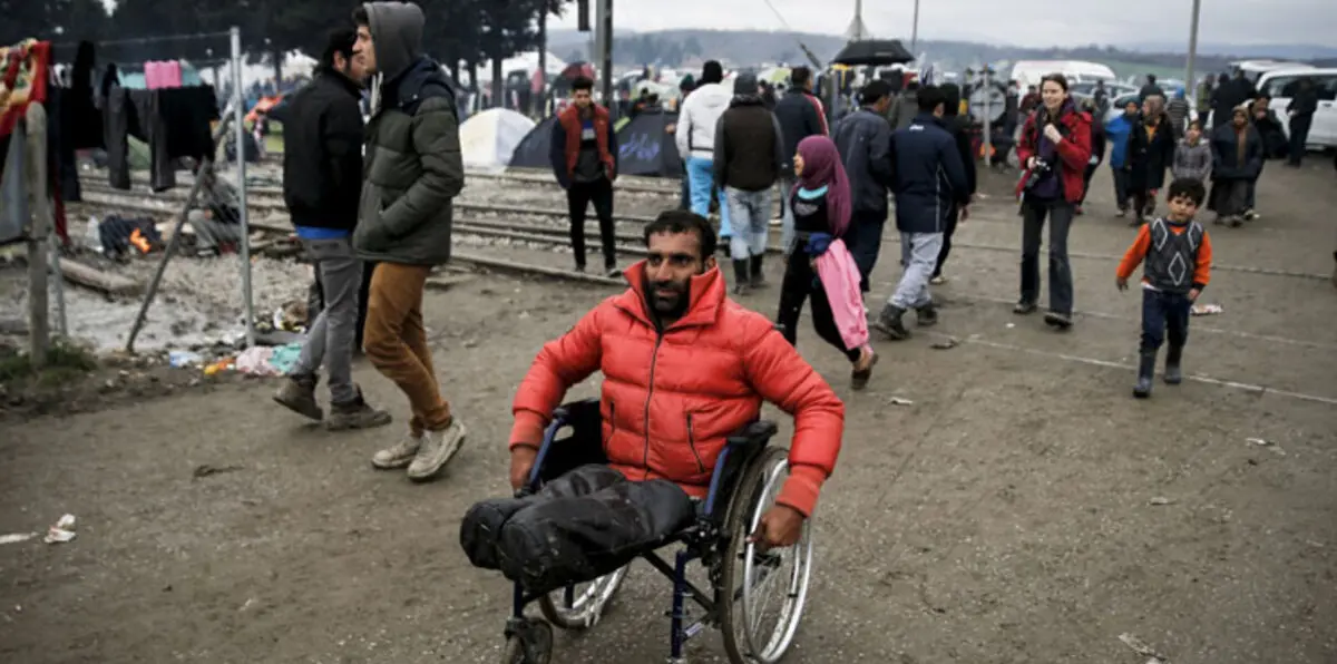 لاجئون سوريون في لبنان يبثون همومهم من خلال تطبيق هاتفي