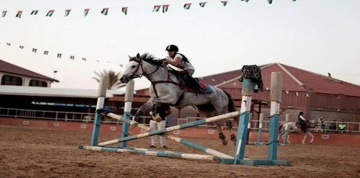 فارسة فلسطينية تحلم بالقفز عن جدران الحصار والوصول إلى الألومبياد