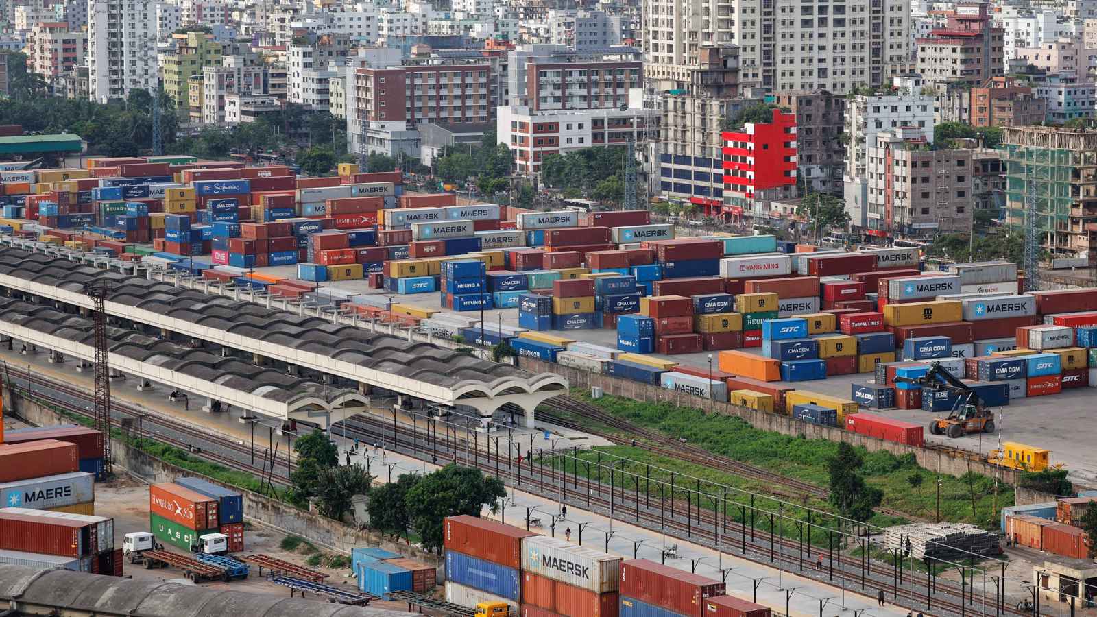 حكومة بنغلادش تأمر موظفي الجمارك بإنهاء الإضراب "فورا"