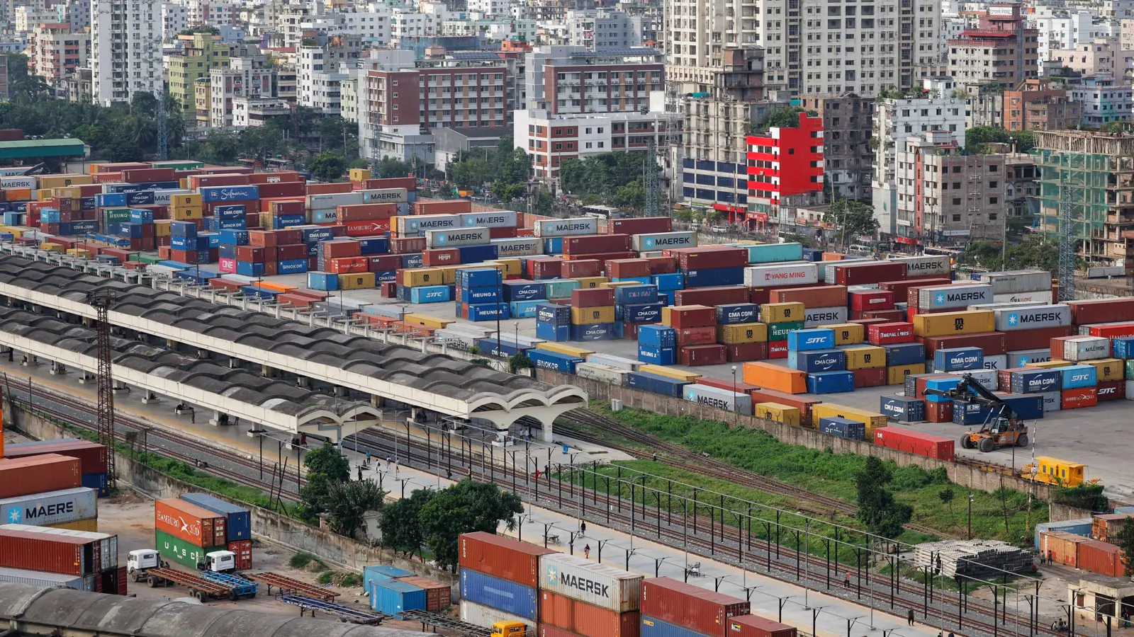 حكومة بنغلادش تأمر موظفي الجمارك بإنهاء الإضراب "فورا"