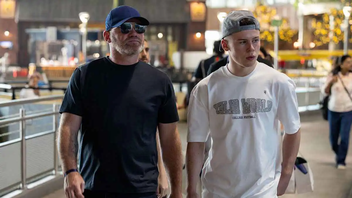 مانشستر يونايتد يتخذ قرارًا مثيرًا تجاه نجل روني