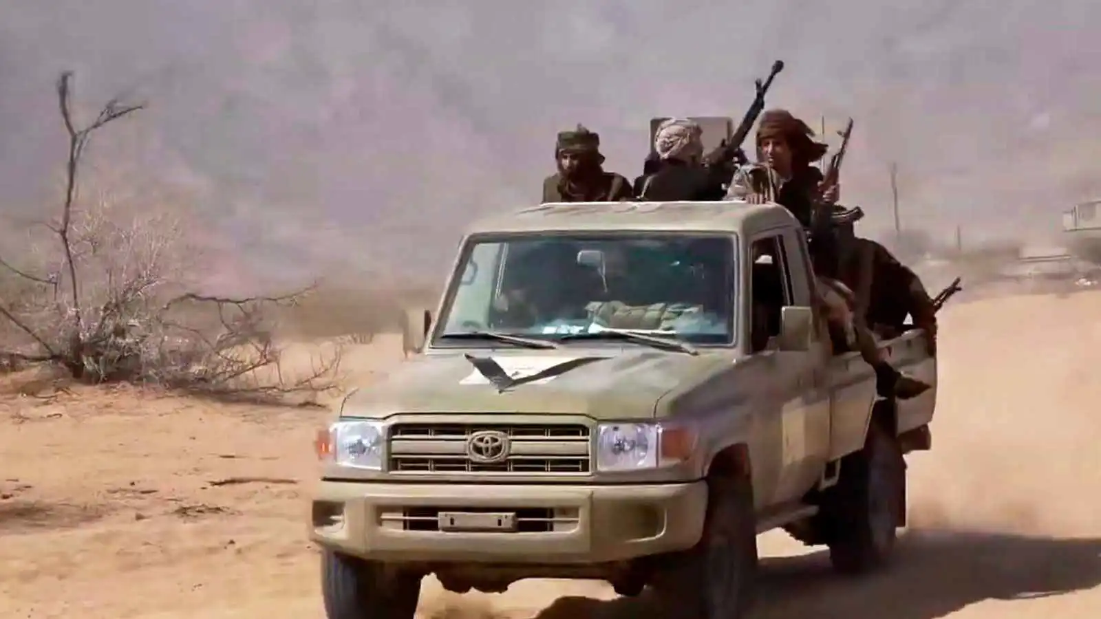 اليمن.. إسقاط مسيرة حوثية أثناء تحليقها في سماء شبوة