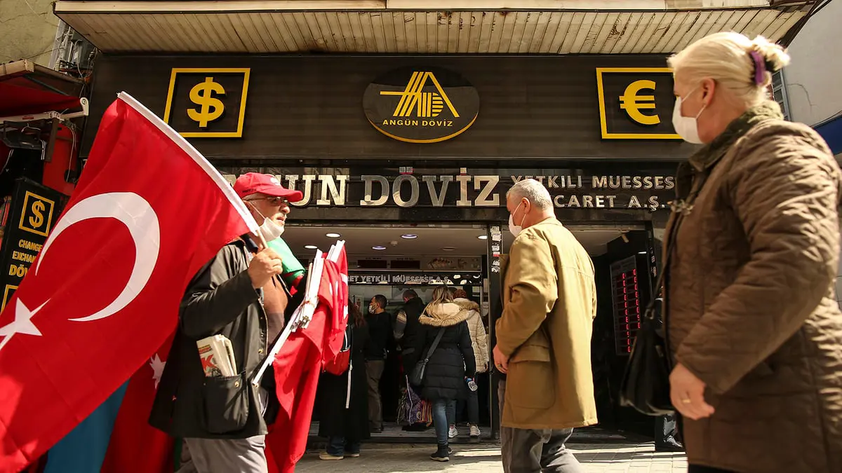 الليرة التركية تهبط إلى مستويات قياسية جديدة