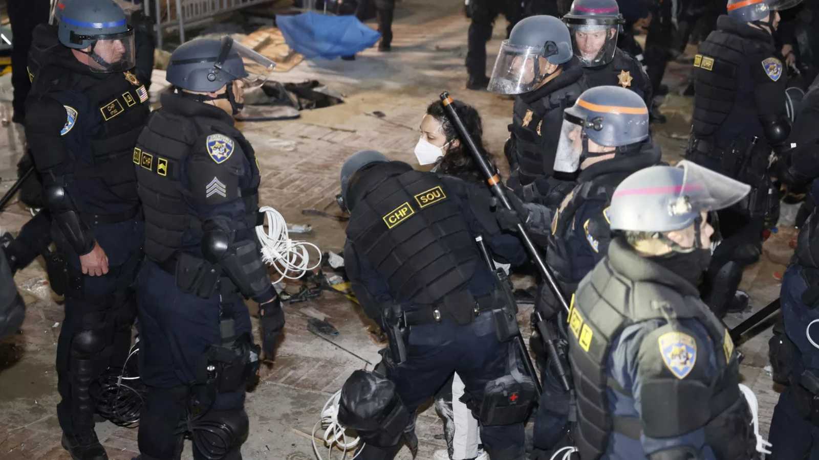 مقتل 3 وإصابة 8 بإطلاق نار في ولاية نورث كارولاينا الأمريكية (فيديو)