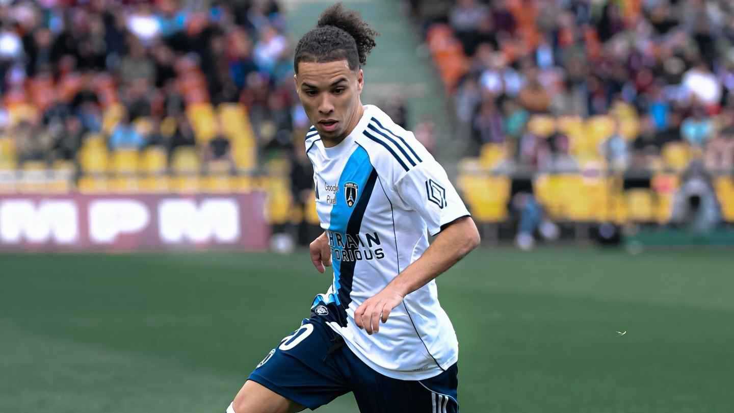 ينافس محرز ومازة بمنتخب الجزائر.. إيلان قبال مشروع أولمبيك ليون لتعويض إندريك 