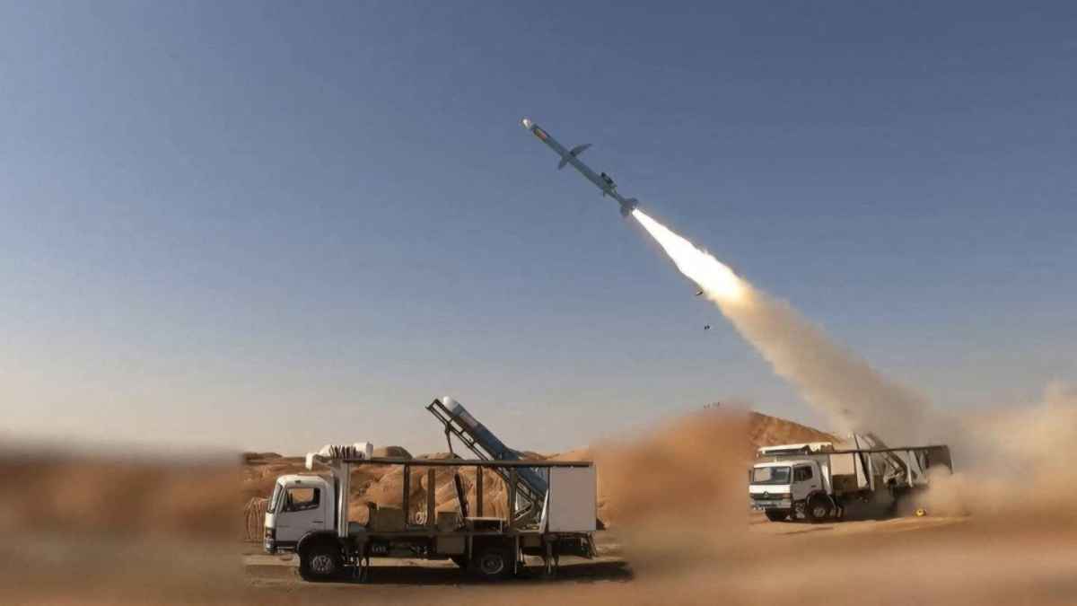 "مزحة إعلامية".. إيران تسخر من أنباء نفاد مخزونها الصاروخي