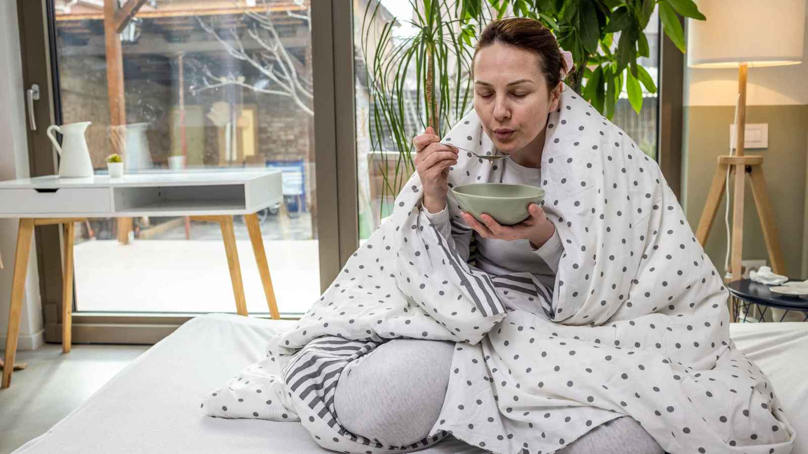 هل يساعد حساء الدجاج حقًا في علاج نزلات البرد؟