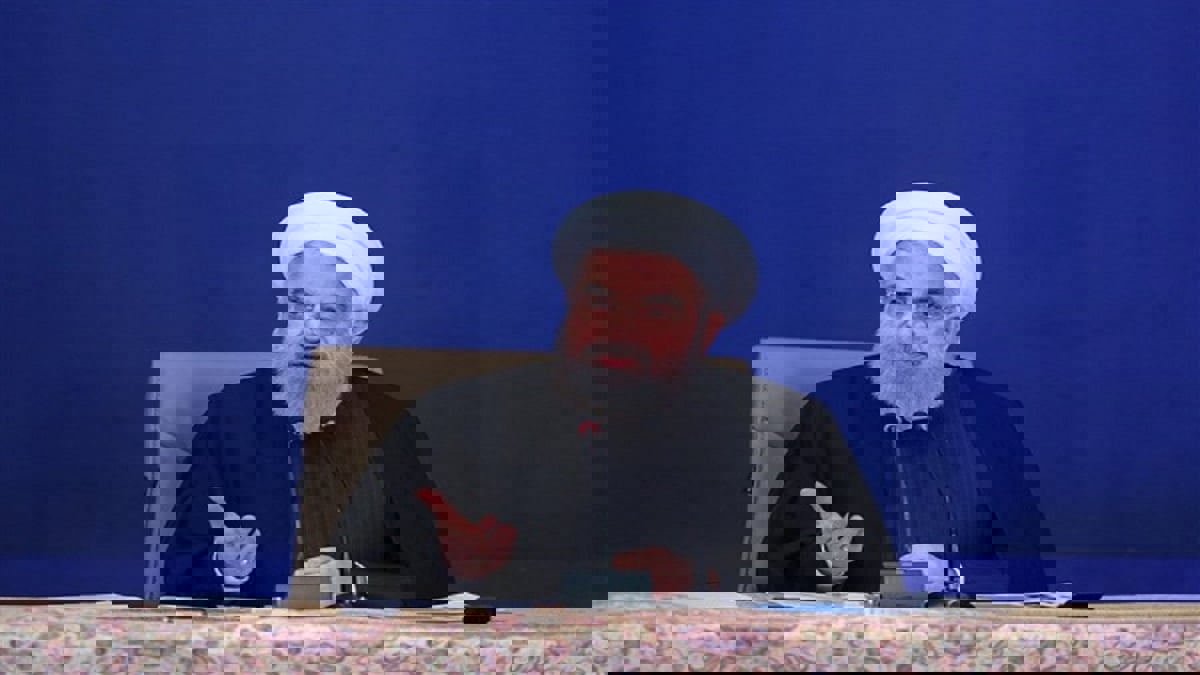 الرئيس الإيراني: مليارات الدولارات ضاعت في عهد حكومة نجاد