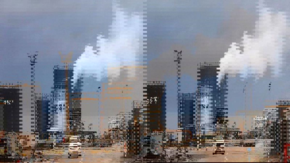 ليبيا.. اشتباكات الزاوية تتسبب بأضرار بليغة في المجمع النفطي