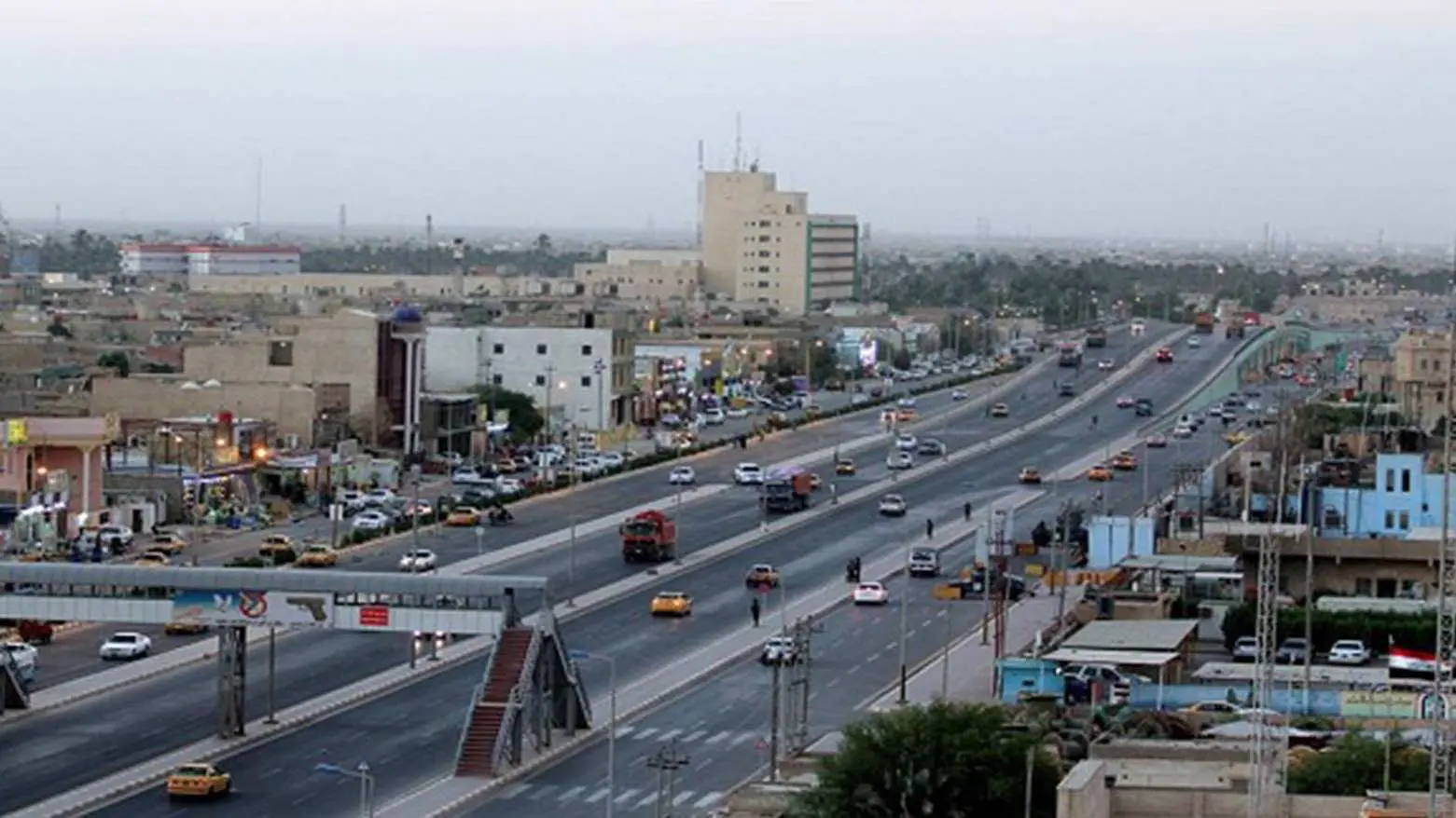 صورة تتسبب بطرد ثلاثة موظفين من عملهم في العراق