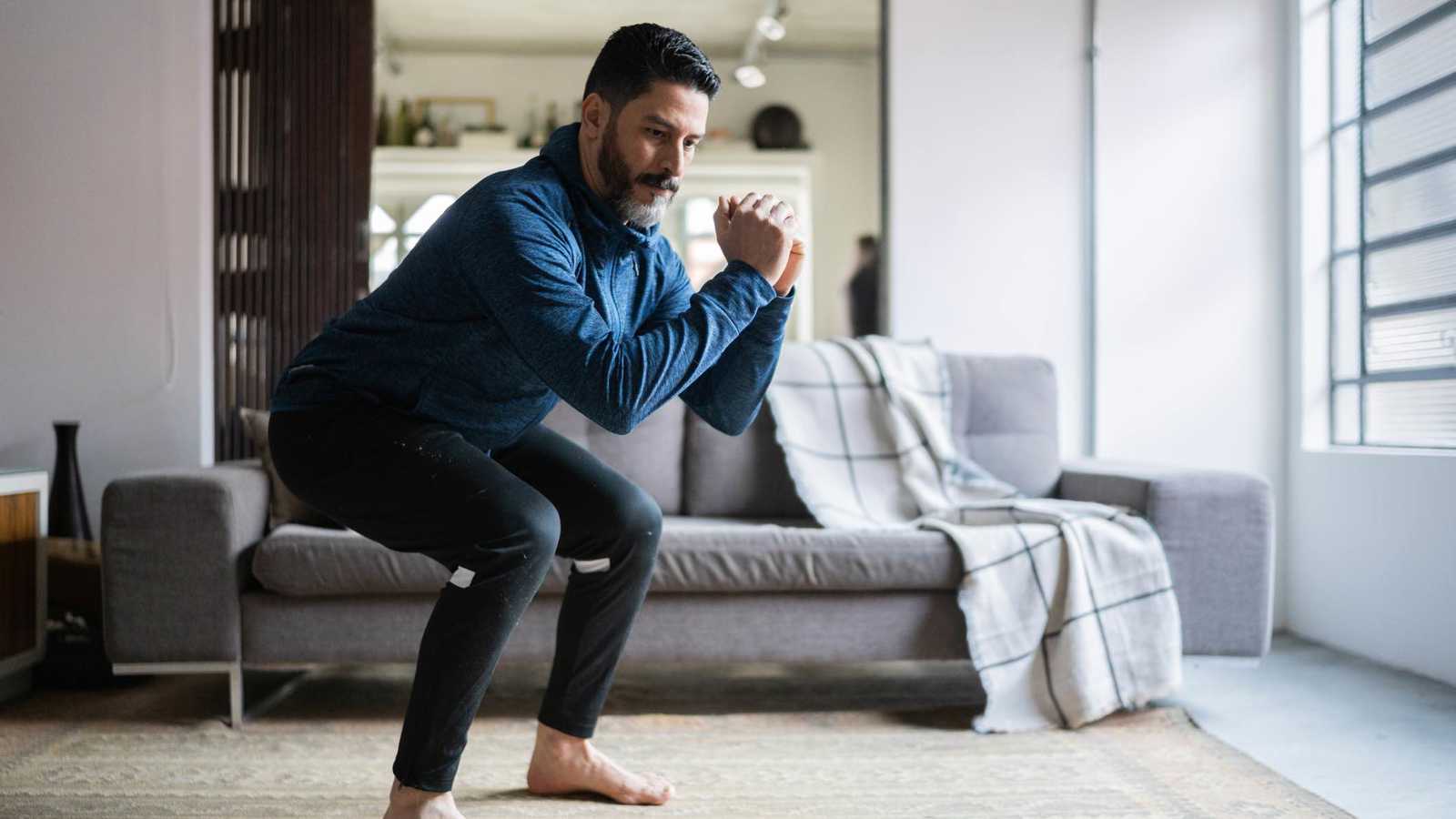 تمرين "القرفصاء" بعد الوجبات.. وسيلة فعّالة للتحكم في السكر بالدم