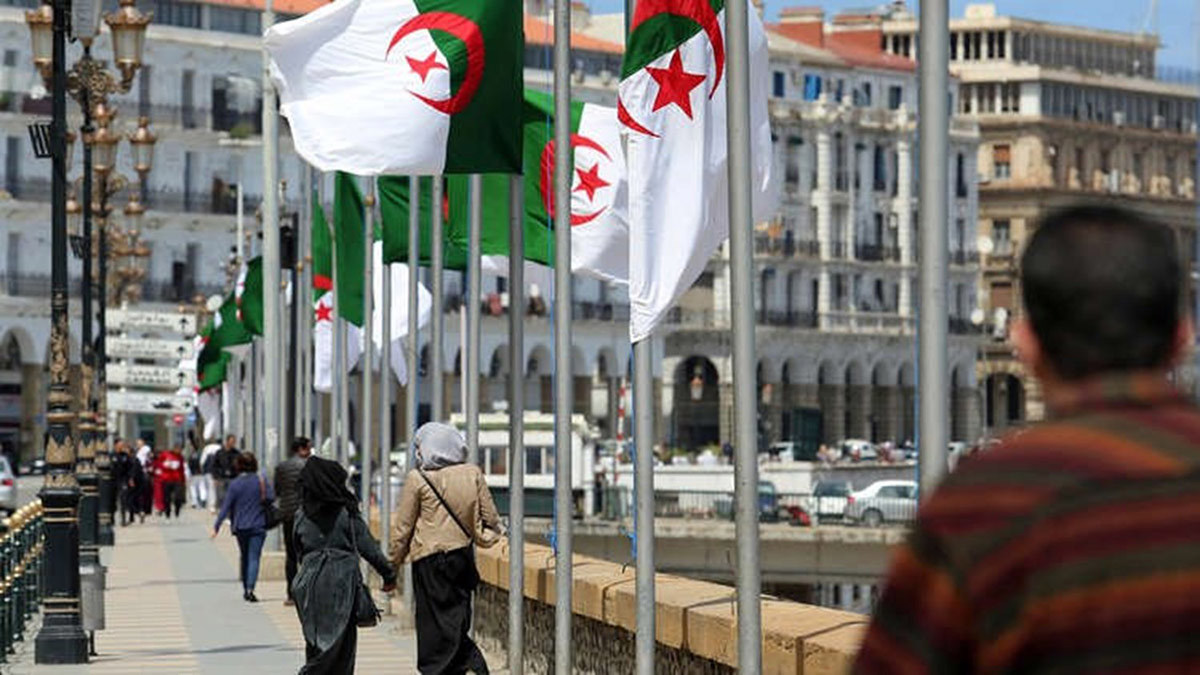 انتهاء فترة الترشح لانتخابات الرئاسة في الجزائر ينذر بتأجيلها