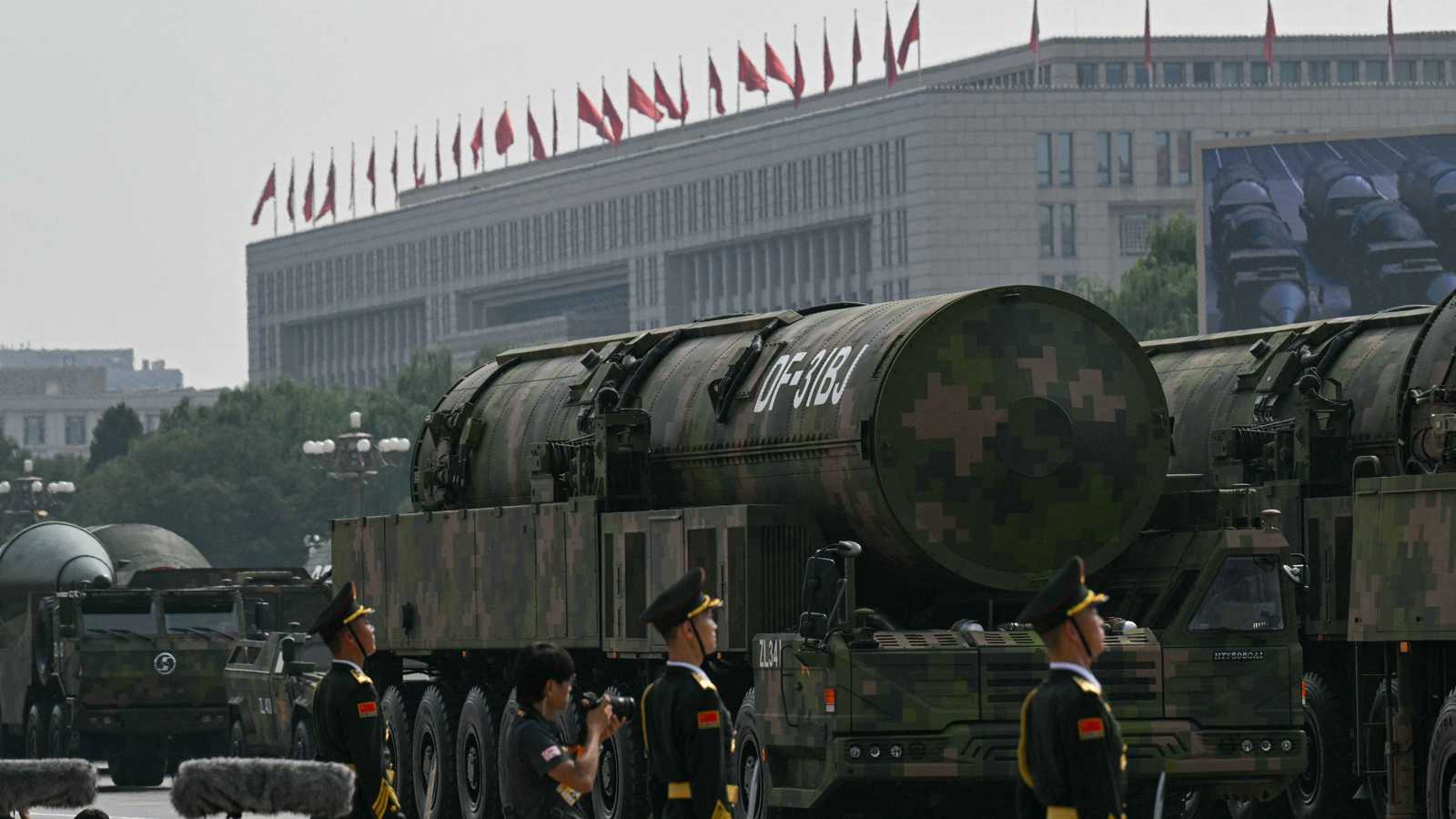في تحد لترامب.. الصين تنشر 100 صاروخ عابر للقارات على الحدود مع منغوليا