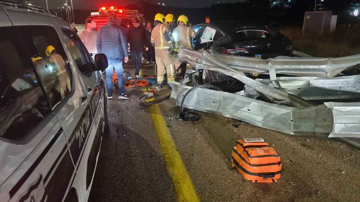 حادث تصادم وإصابتان في إسرائيل بعد إطلاق صواريخ من اليمن (فيديو)