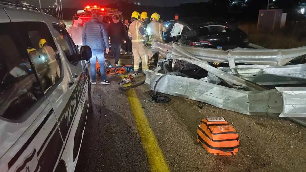 حادث تصادم وإصابتان في إسرائيل بعد إطلاق صواريخ من اليمن (فيديو)