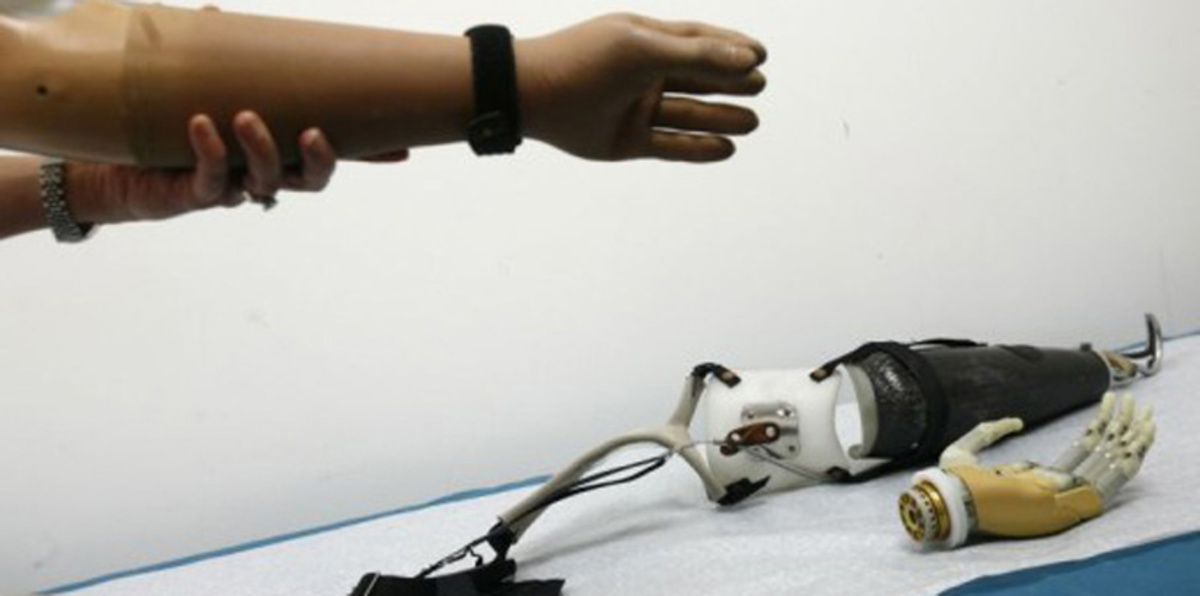 يد صناعية بأسلاك ذكية لمحاكاة الأنسجة العضلية‎