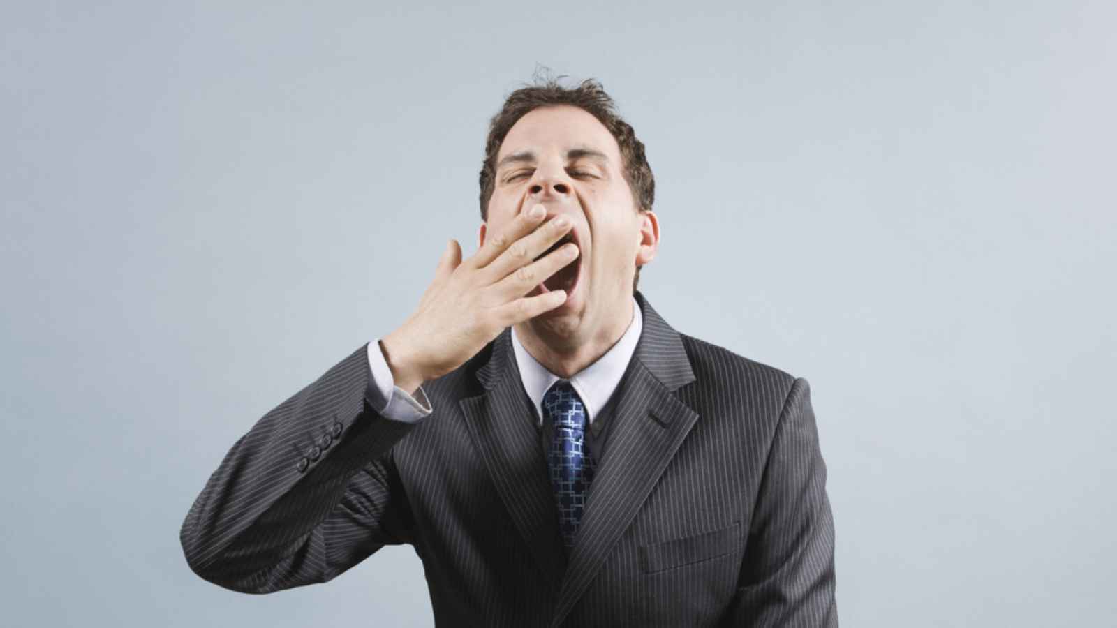 أبعد من النعاس والملل.. التثاؤب المفرط مؤشر لمشكلات صحية