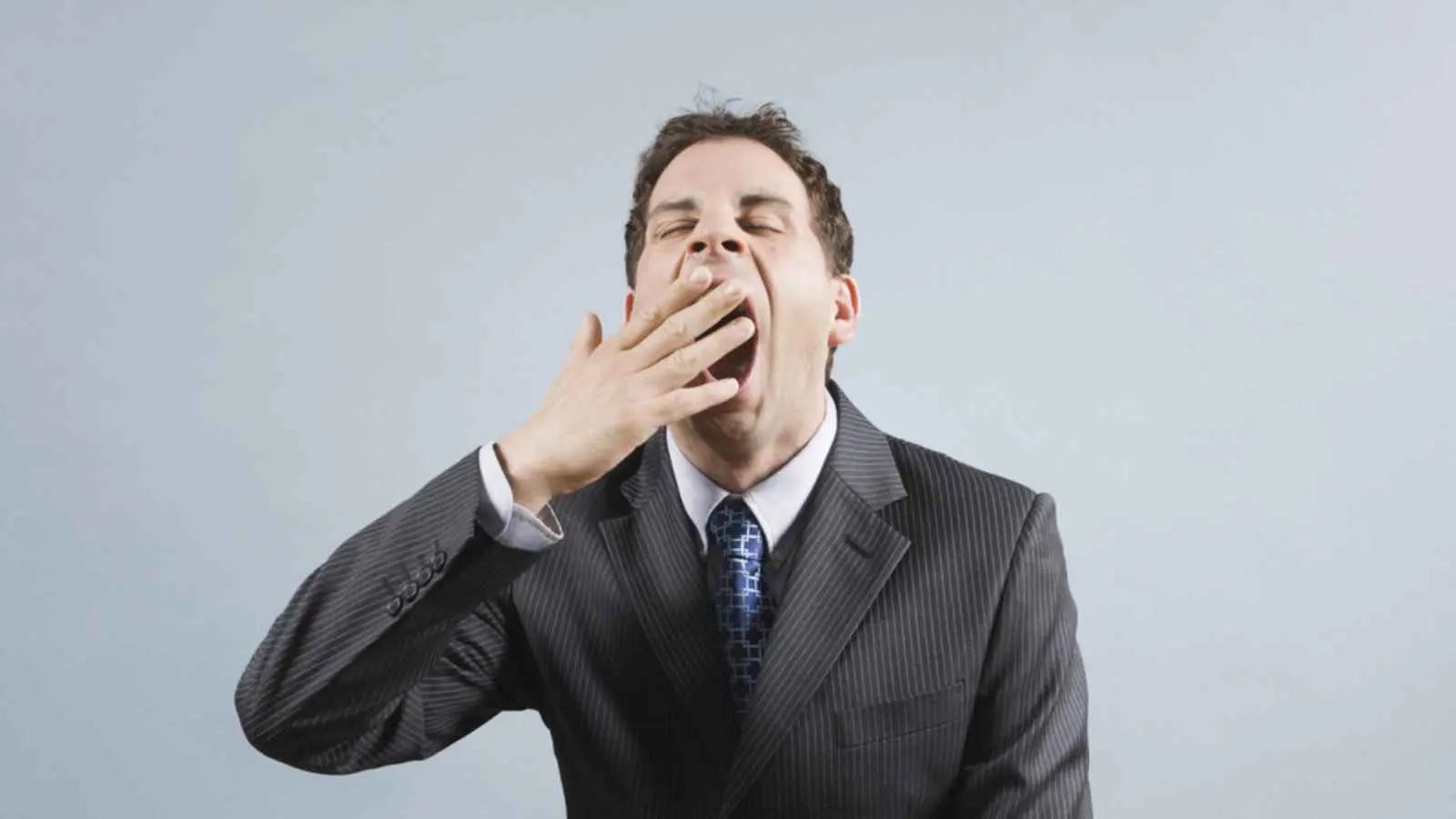 أبعد من النعاس والملل.. التثاؤب المفرط مؤشر لمشكلات صحية