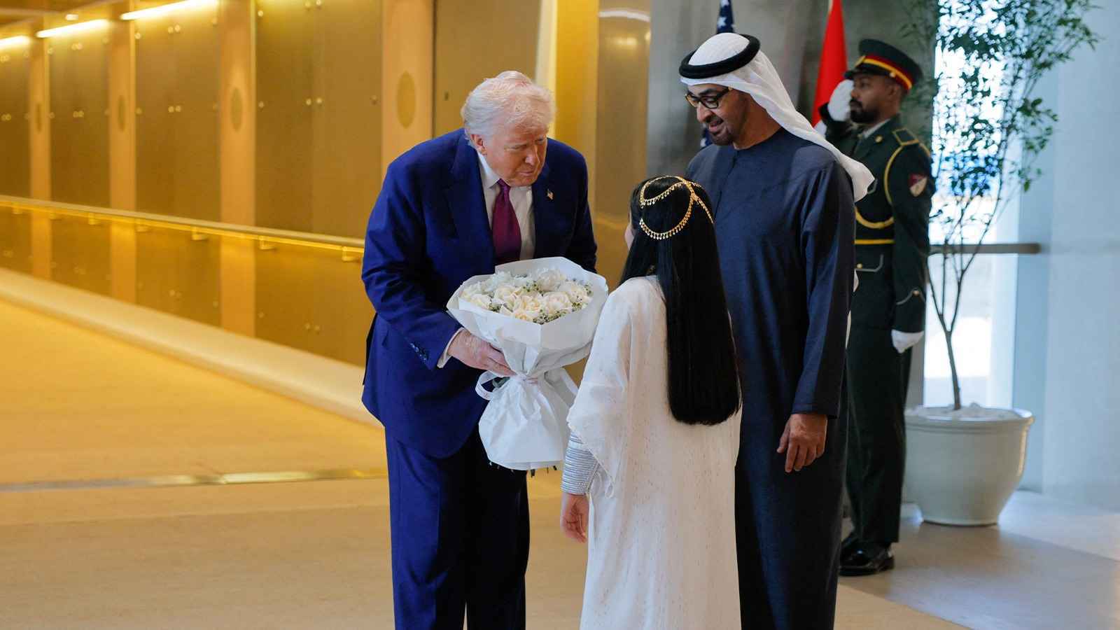 في جولته الخليجية.. ترامب يصل الإمارات (فيديو وصور)