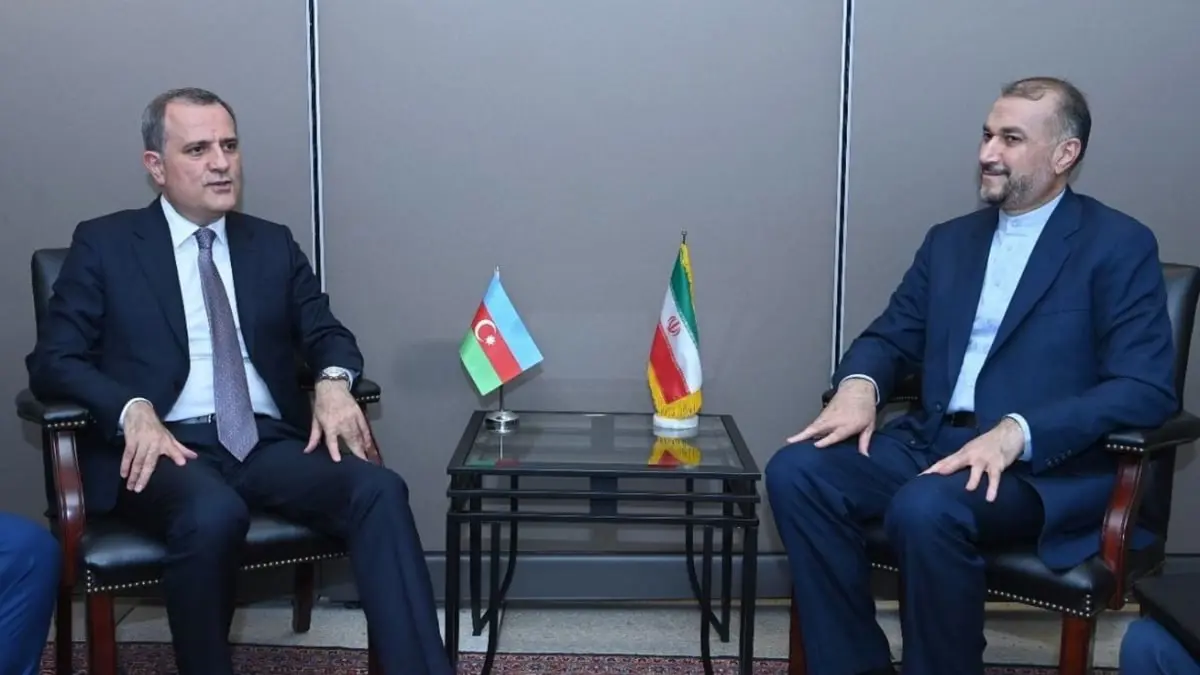 وسط تدهور في العلاقات.. محادثات هاتفية بين وزيري خارجية إيران وأذربيجان
