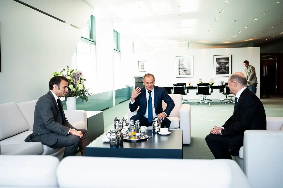 خلال لقائهما في برلين.. لماذا تجاهل ماكرون وشولتز خلافاتهما؟