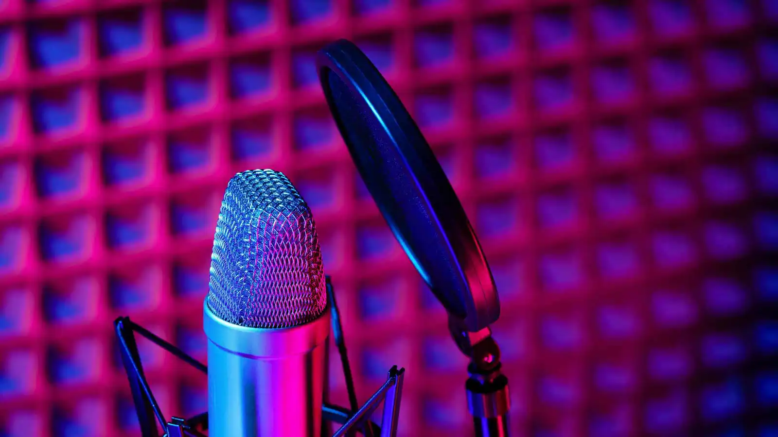 "الأذن ترى"..مهرجان سوري يعيد الحياة للفن الإذاعي العربي