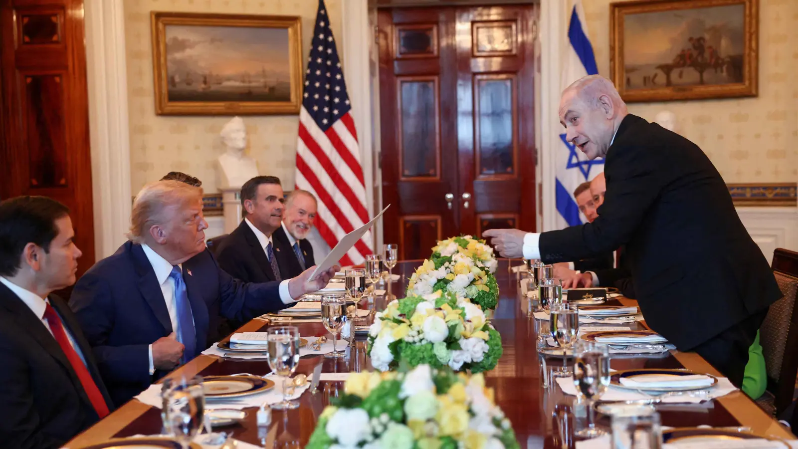 من "البيجر" إلى القاذفة "بي-2".. هدايا نتنياهو لترامب من وراءها وما مغزاها؟