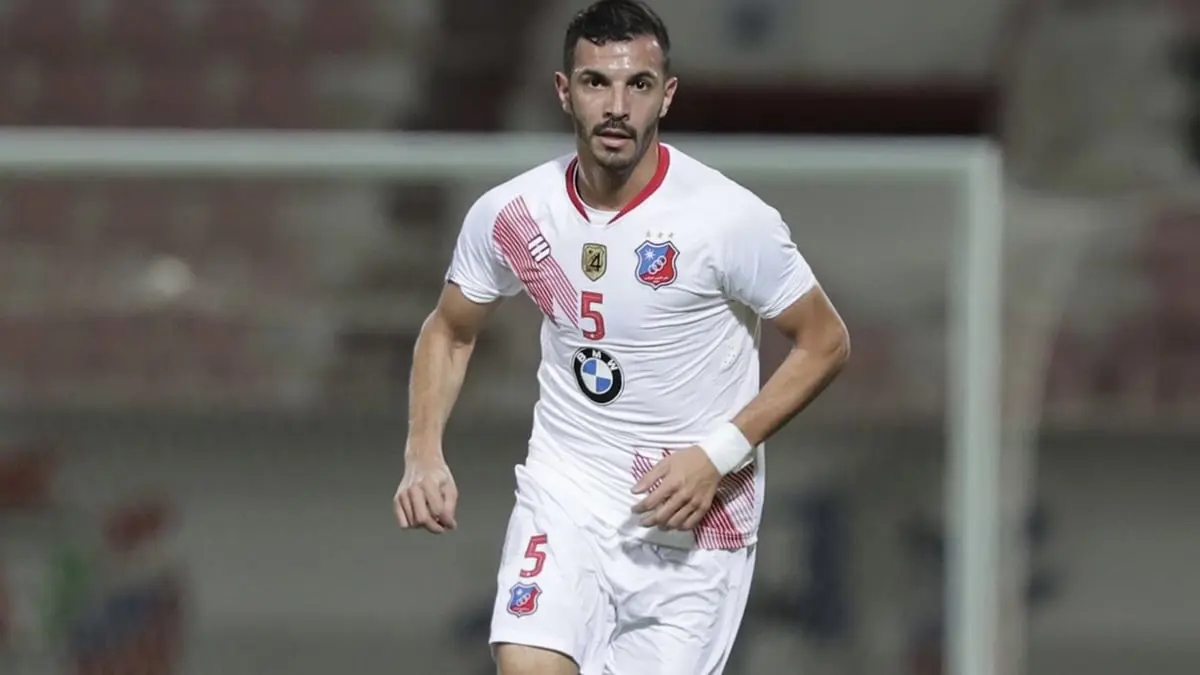 فهد الهاجري يسدد الكرة تجاه جهاز السالمية ويتسبب في أزمة (فيديو)