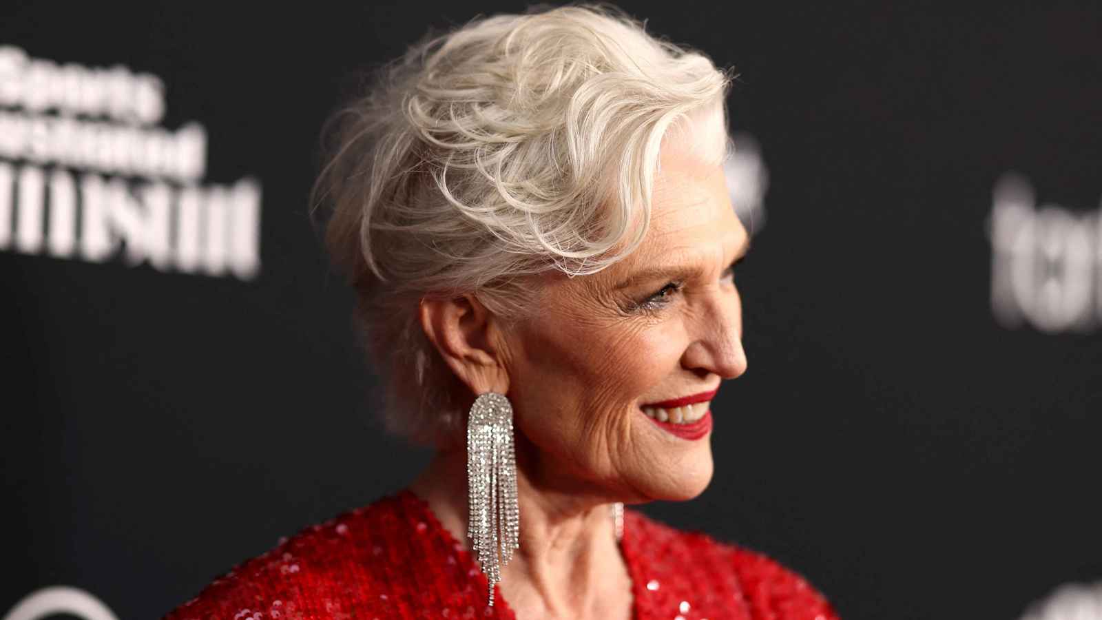 خطفت الأضواء.. ما سر جاذبية والدة ماسك؟